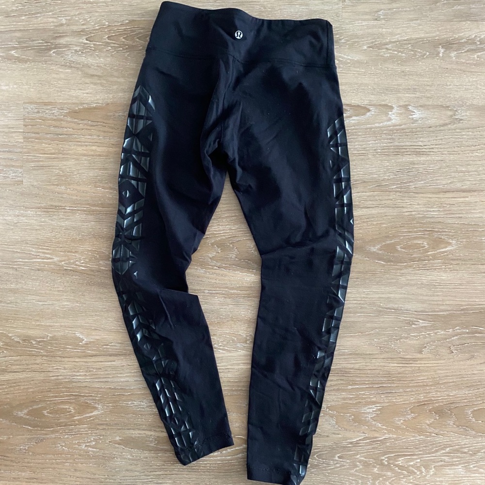 Lululemon mid rise black leggings with side detail